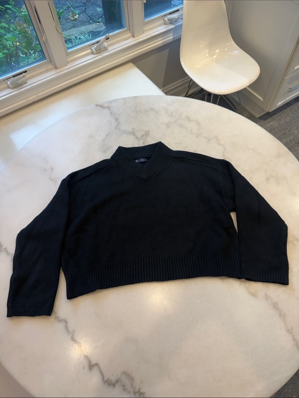 GAP Cropped Black High V-Neck cashmere like Sweater